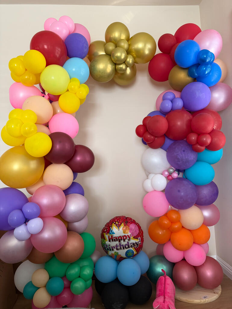 Walk thru arch (med size) $150+